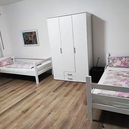 Apartment Von-seeckt-strasse 9 *